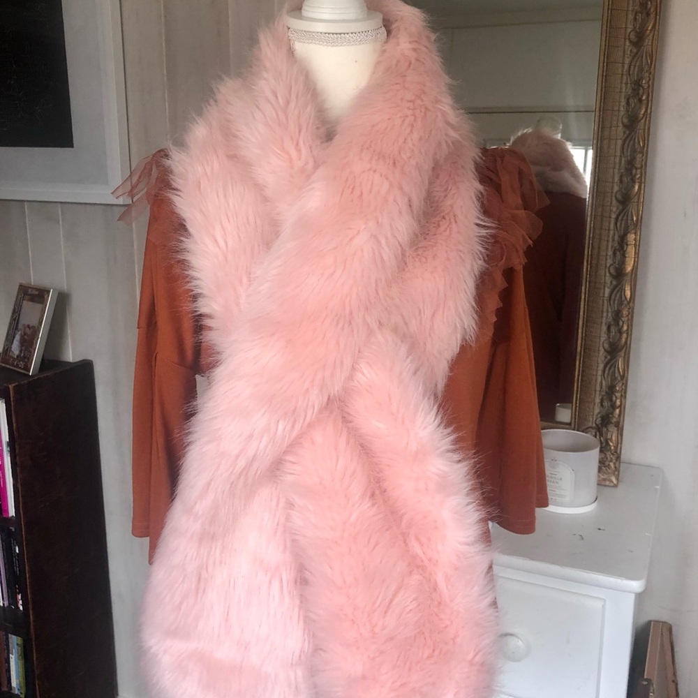 Women's Pink Faux Fur Scarf